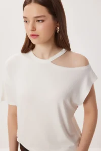 Lovelyİstanbul Cut Out Detailed Viscose Blouse  Ecru - Image 2