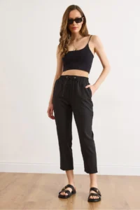 Olalook Women's Black Elastic Waist Pocket Woven Trousers - Image 4