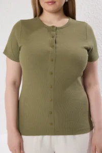 Trendyol Curve Green Button Detailed Fitted Ribbed Knitting Plus Size Blouse - Image 3