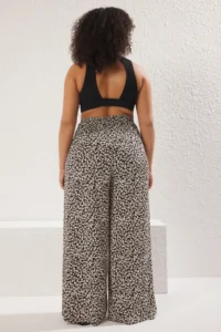 Trendyol Curve Multicolored flower patterned Beli Gipelli Wide Leg beachwear Plus Size Pants - Image 4