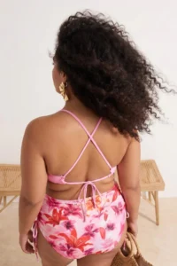 Trendyol Curve Pink Heart Accessory Detailed Sleeveless Plus Size Bikini Top - Image 3