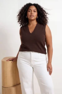 Trendyol Curve Brown V-neck Sleeveless Crepe Knitting Plus Size Blouse - Image 2