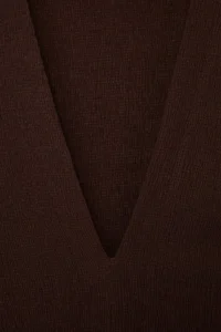 Trendyol Curve Brown V-neck Sleeveless Crepe Knitting Plus Size Blouse - Image 5