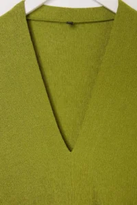 Trendyol Curve Oil Green V-neck Sleeveless Crepe Knitting Plus Size Blouse - Image 6