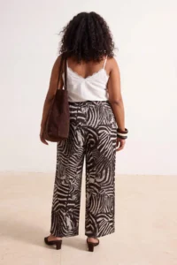 Trendyol Curve Multicolored Zebra Patterned Tulle Rahat Knitting Plus Size Pants - Image 3