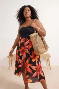 Trendyol Curve beachwear Black flower patterned Plus Size Beach Skirt - Image 3
