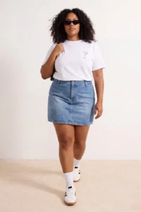 Trendyol Curve WHITE Back Printed Loose Fit Knitting Plus Size T-Shirt - Image 3