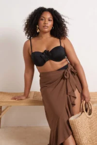 Trendyol Curve Black Çiçek with accessories Removable Sleeveless Plus Size Bikini Top - Image 2