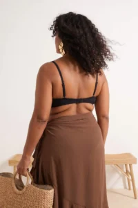 Trendyol Curve Black Çiçek with accessories Removable Sleeveless Plus Size Bikini Top - Image 3