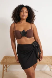 Trendyol Curve Brown Flower with accessories On and Off Sleeveless Plus Size Bikini Top - Image 2