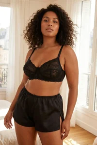 Trendyol Curve Black Lace Wireless Plus Size Bra - Image 2