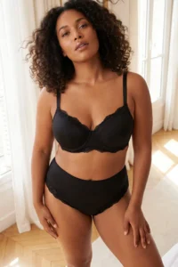 Trendyol Curve Black Sponge Pad Lace Detailed Plus Size Bra - Image 2