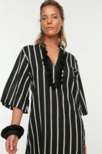 TRENDYOLMİLLA Black Striped Maxi Weaving 100% Cotton Tasseled Beach Kimono&Kaftan - Image 3