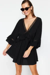 TRENDYOLMİLLA Black Weaving striped Beach Mini Dress - Image 3