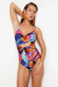 TRENDYOLMİLLA Abstract Patterned tied up Double breasted Yaka Covered hipster Swimsuit - Image 3