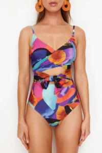 TRENDYOLMİLLA Abstract Patterned tied up Double breasted Yaka Covered hipster Swimsuit - Image 4