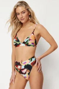 TRENDYOLMİLLA Abstract Patterned Triangle Covered hipster High Waist Bikini Set - Image 3