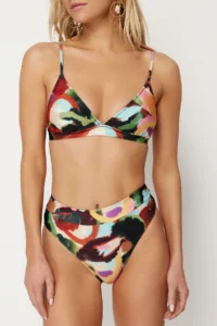 TRENDYOLMİLLA Abstract Patterned Triangle Covered hipster High Waist Bikini Set - Image 4