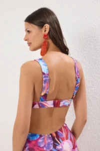 TRENDYOLMİLLA Floral Patterned Triangle Covered Bikini Top - Image 5