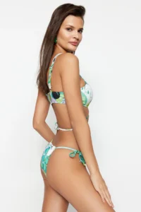 TRENDYOLMİLLA flower patterned tied up High Leg Bikini Bottom - Image 3