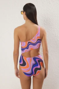 TRENDYOLMİLLA Batik Patterned Cut Out Detailed One Shoulder Covered Regular Mayokini - Image 4