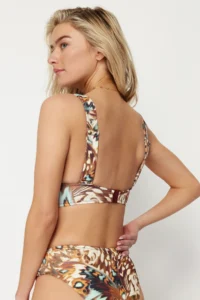 TRENDYOLMİLLA Abstract Patterned with accessories Triangle Covered Bikini Top - Image 4
