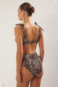 TRENDYOLMİLLA Leopard Patterned Knotted Triangle Covered Bikini Top - Image 4