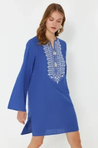 TRENDYOLMİLLA Mavi Mini Weaving Embroidered 100% Cotton Beach Dress - Image 2