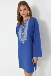 TRENDYOLMİLLA Mavi Mini Weaving Embroidered 100% Cotton Beach Dress - Image 3