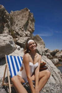 TRENDYOLMİLLA WHITE textured V-neck Balkonet Covered tied up Regular Swimsuit