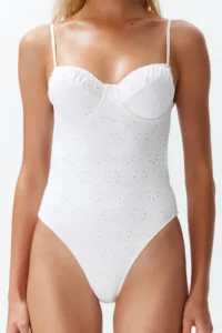TRENDYOLMİLLA WHITE textured V-neck Balkonet Covered tied up Regular Swimsuit - Image 5
