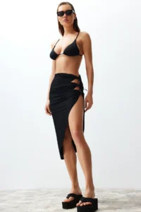 TRENDYOLMİLLA Black Knitting Cut Out Detailed Beach Mini Pareo