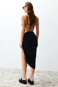 TRENDYOLMİLLA Black Knitting Cut Out Detailed Beach Mini Pareo - Image 6