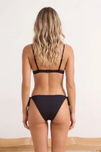 TRENDYOLMİLLA Black Regular Waist Regular Basic Bikini Bottom - Image 3