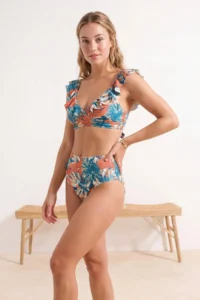 TRENDYOLMİLLA flower patterned V-neck Covered High Waist Regular Bikini Set - Image 2