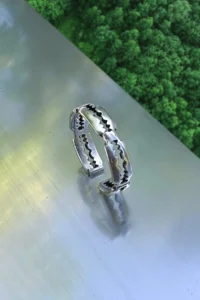 The Collection Unisex Razor Model Adjustable Silver Plated Ring - Image 3