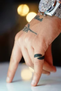 The Collection Men's Women's Black Feather Model Adjustable Joint Ring