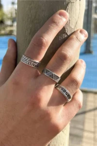 The Collection Unisex Silver Plated Triangle Pattern Labyrinth Caesar Crown Leaf Model Wedding Ring Adjustable Ring Set - Image 4