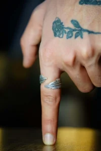 The Collection Adjustable Ring with Leaf Feather Figure - Image 2