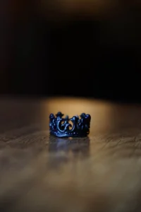 The Collection King Crown Model Black Adjustable Ring