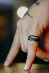 The Collection Heart Iskelet Model Adjustable Black Ring - Image 2