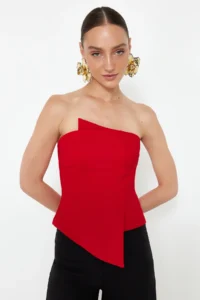 TRENDYOLMİLLA Red Body-fitting Weaving Blouse - Image 2