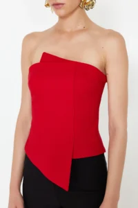 TRENDYOLMİLLA Red Body-fitting Weaving Blouse - Image 4