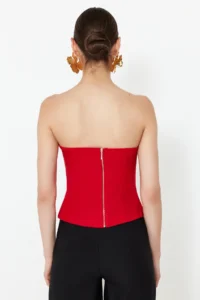 TRENDYOLMİLLA Red Body-fitting Weaving Blouse - Image 6