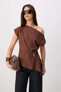 TRENDYOLMİLLA Dark Brown Boat Neck Fitted Hair Clip Detailed Weaving Blouse - Image 2