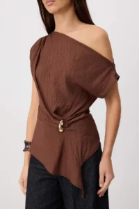 TRENDYOLMİLLA Dark Brown Boat Neck Fitted Hair Clip Detailed Weaving Blouse - Image 3