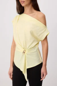 TRENDYOLMİLLA Yellow Boat Neck Fitted Hair Clip Detailed Weaving Blouse - Image 3