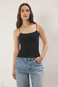 TRENDYOLMİLLA Black-Black-WHITE 3 Sets Pack Sleeveless Fitted Square Neck Flexible Knitting Tank Top - Image 4