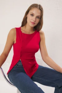 TRENDYOLMİLLA Red buttoned Asymmetric Fitted Knitting Blouse - Image 2