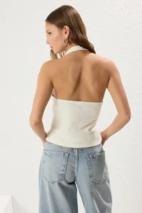 TRENDYOLMİLLA Ecru Fitted Tweed Material Flower Button with accessories Crop Knitting Vest - Image 5
